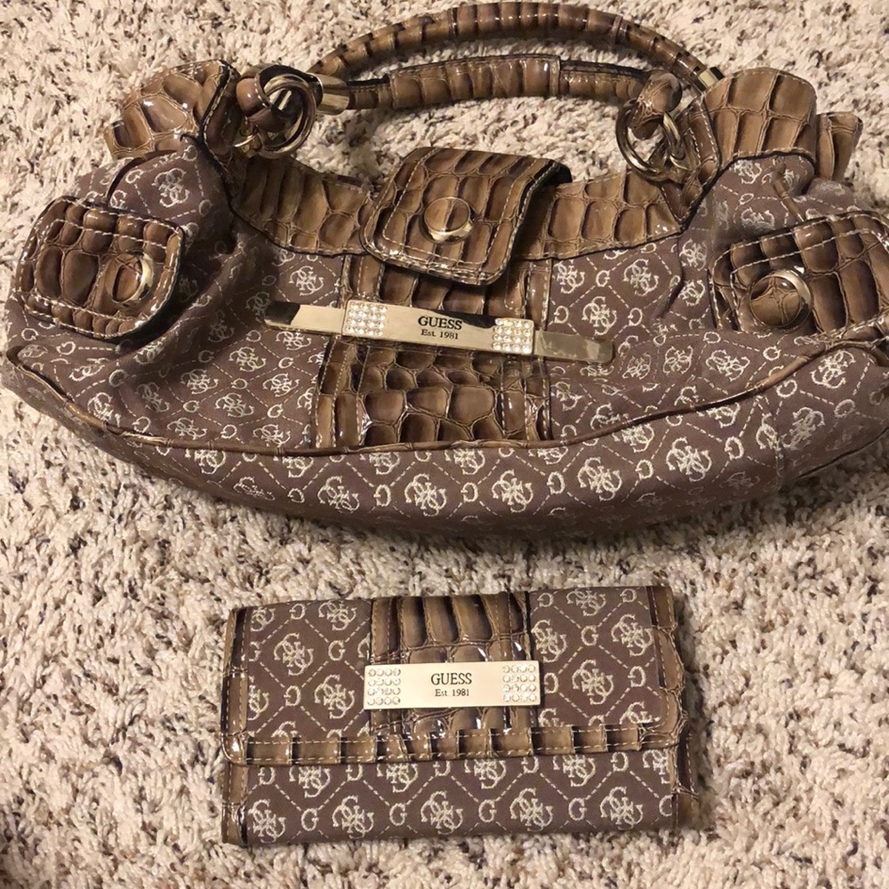 Guess Hobo Purse & Wallet